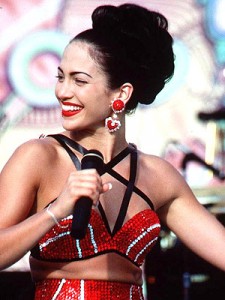 JLo nei sobri panni di Selena